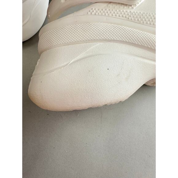 Crocs Classic Bae Clog in White Size 9 - Picture 12 of 16